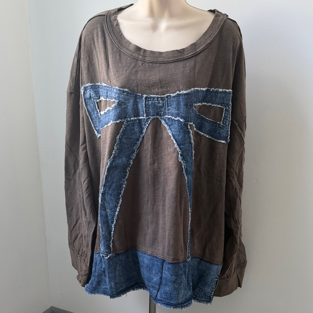 Blue Velvet XL Brown Long Sleeve Top with Distressed Denim Bow Detail w/ pockets